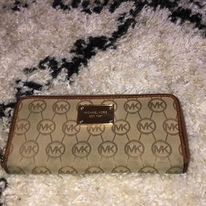 Micheal kors zipper long Wallet